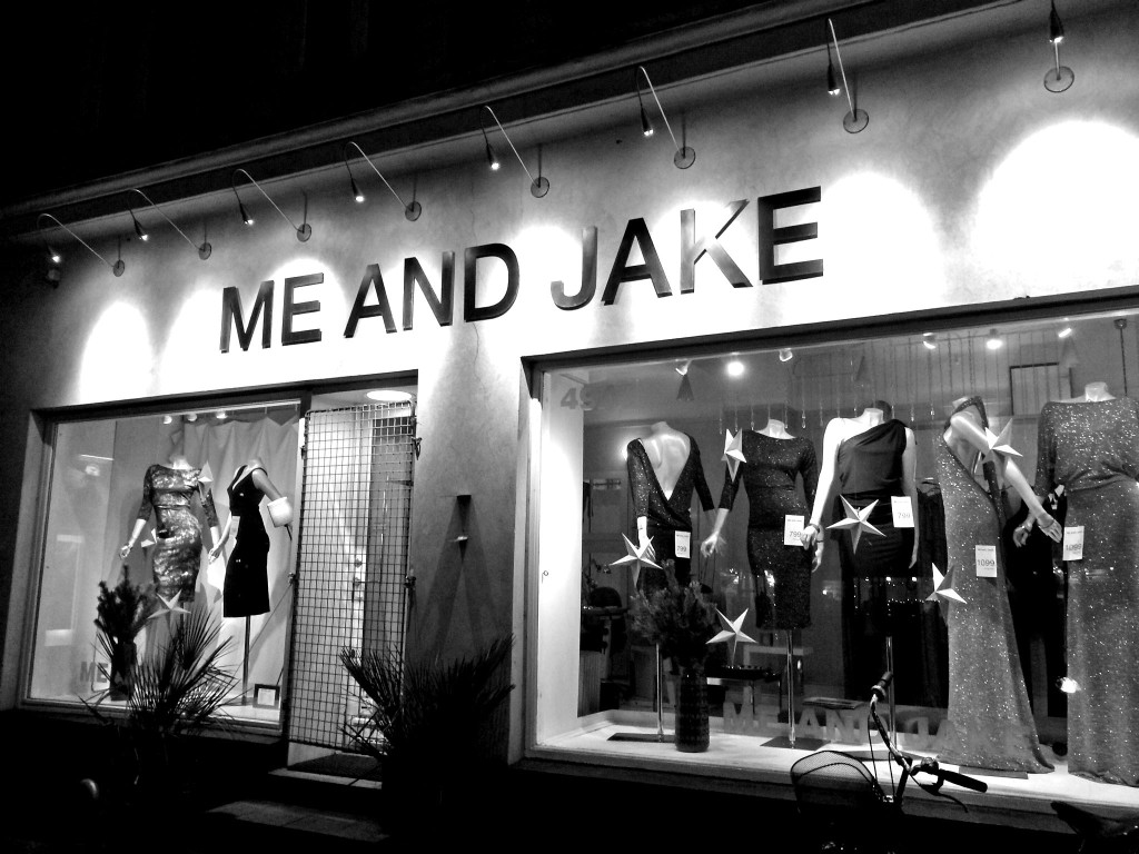 Festkjoler med perfekt pasform. ME AND JAKE festkjoler i København